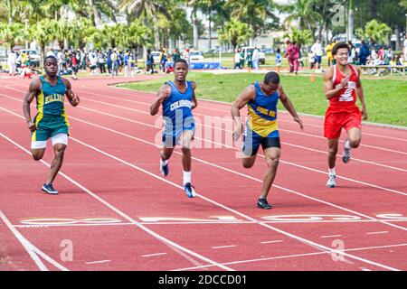 Miami Florida,Tropical Park Greater Miami Athletic Conference Championships,pista & campo studenti studenti della scuola superiore concorrente, runner run run run run run run Foto Stock