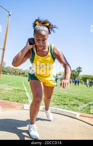 Miami Florida,Tropical Park Greater Miami Athletic Conference Championships,pista & campo studenti studenti concorrenti in competizione,teen teen Foto Stock