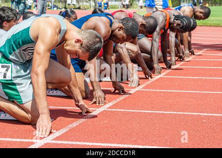 Miami Florida,Tropical Park Greater Miami Athletic Conference Championships,pista & campo studenti studenti della scuola superiore concorrente, runner run run run run run run Foto Stock