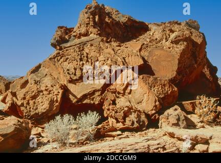 Incisione di rocce ed erosione del vento a Twyfelfontein Namibia Foto Stock