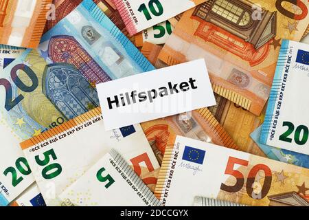 Magonza, Germania - 20 novembre 2020: A causa della pandemia della corona, lo Stato tedesco deve sostenere l'economia con aiuti finanziari - un pezzo di carta