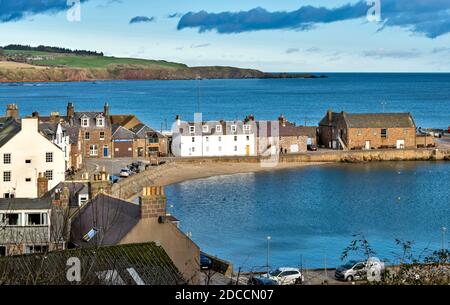 STONEHAVEN ABERDEENSHIRE SCOTLAND L'AREA DEL PORTO DI COWIE OLD PIER THE EDIFICIO DEL CASELLO E MUSEO Foto Stock