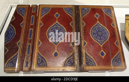 Khamseh di Nezami (cinque romanze) bookbinding, Iran, 16 ° secolo d.C., pelle, modello stampato, dorato Foto Stock