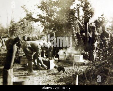 Cucina della 130a sede della ditta di fornitura di fanteria, 33a divisione, Francia, WWI (32249002834). Foto Stock