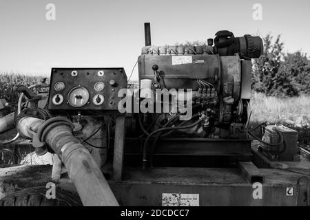 Motore diesel Deutz utilizzato in un'azienda agricola per pompare l'irrigazione acqua Foto Stock