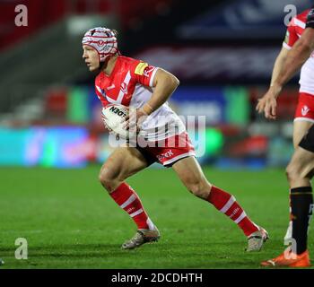 20 novembre 2020; Totally Wicked Stadium, Saint Helens, Merseyside, Inghilterra; betfred Super League Playoff Rugby, Saint Helens Saints contro Catalan Dragons; Theo Fages di St Helens corre con la palla Credit: Action Plus Sports Images/Alamy Live News Foto Stock