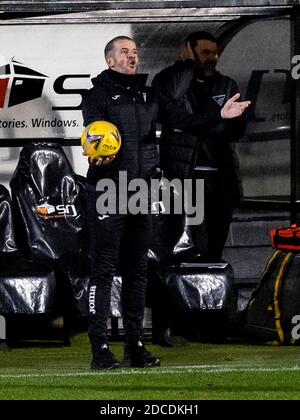 Dunfermline, Scozia, Regno Unito. 20 novembre 2020 Stevie Crawford Manager di Dunfermline durante la partita del Campionato Scozzese contro Dunfermline V Hearts all'East End Park Stadium. Credit: Alan Rennie/Alamy Live News Foto Stock