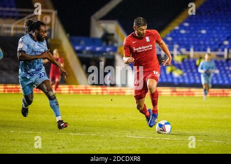 20 novembre 2020; St Andrews Stadium, Coventry, West Midlands, Inghilterra; English Football League Championship Football, Coventry City contro Birmingham City; Lukas Jutkiewicz di Birmingham City guida il pallone nella scatola Credit: Action Plus Sports Images/Alamy Live News Foto Stock
