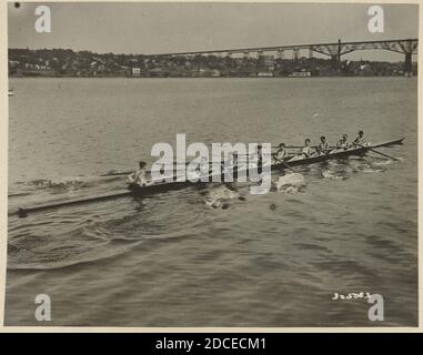 Keystone varsity otto formazione a Poughkeepsie per la regata nazionale Foto mostra la Pennsylvania varsity otto in corso sul Hudson, allenarsi a Poughkeepsie per il grande evento di Foto Stock