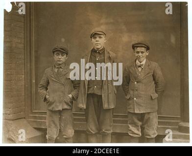 Kibbe la fabbrica di caramelle. Giuseppe Giordano, Freddie Reed, Willard Leavenworth. Alcuni dei giovani più piccolo a kibbe. Foto Stock