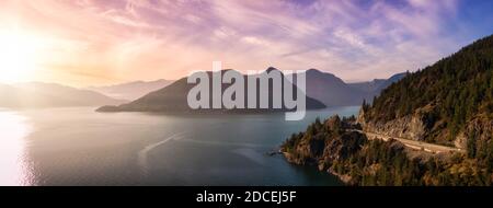 Sea to Sky Hwy in Howe Sound vicino a Horseshoe Bay Foto Stock