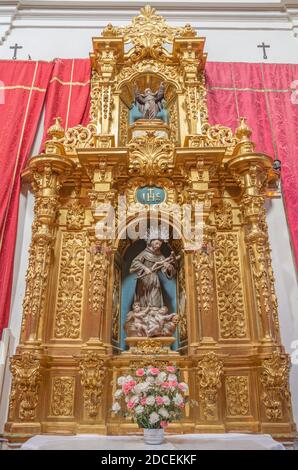 SEGOVIA, SPAGNA, 14 APRILE 2016: L'altare barocco policromo scolpito di San Francesco d'Asisi nella chiesa di Monasterio de San Antonio el Real da Unknown Foto Stock