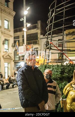 Barcellona, Spagna. 20 Nov 2020. Xavier García Albiol, sindaco della città di Badalona, partecipa alla manifestazione.le città di tutta la Catalogna hanno manifestato a favore del diritto all'autodeterminazione nel Sahara occidentale e a denunciare la violazione degli accordi di cessate il fuoco del 1991 venerdì scorso, Che ha innescato la ripresa del conflitto armato tra l'esercito marocchino e il fronte Polisario. Credit: SOPA Images Limited/Alamy Live News Foto Stock