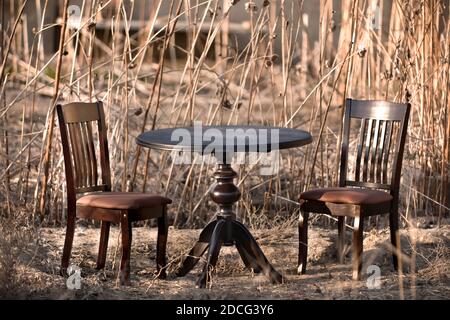 Pranzo in legno marrone in natura Foto Stock