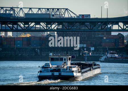 Ponte sul Reno vicino a Krefeld-Uerdingen, navi da carico sul Reno, vicino a Krefeld, NRW, Germania, Foto Stock