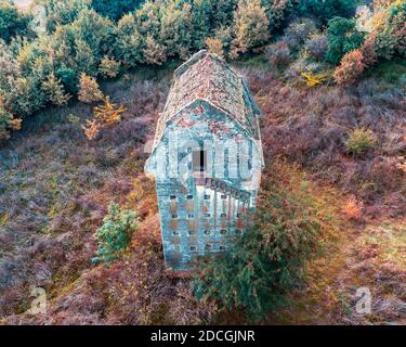 Silo OAT vicino a Mezőhegyes. Deposito agricolo del 19 ° secolo. Abbandonato rovina monumento oggi. Foto Stock