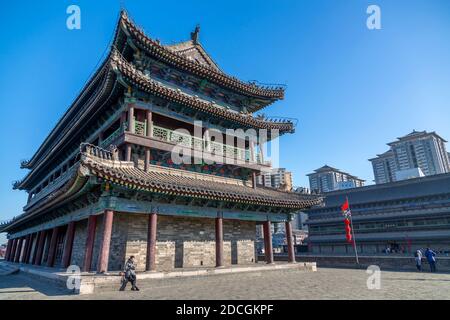 Vista delle mura ornate della città di Xi'an, della provincia di Shaanxi, della Repubblica popolare Cinese, dell'Asia Foto Stock