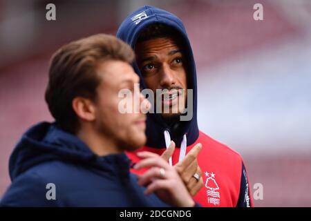 BARNSLEY, INGHILTERRA. 21 NOVEMBRE. Lyle Taylor di Nottingham Forest durante la partita del campionato Sky Bet tra Barnsley e Nottingham Forest a Oakwell, Barnsley sabato 21 novembre 2020. (Credit: Jon Hobley | MI News) Credit: MI News & Sport /Alamy Live News Foto Stock