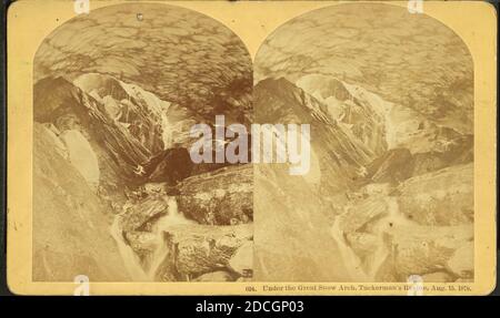 Under the Great Snow Arch, Tuckerman's Ravine, agosto 15, 1879., Kilburn, B. W. (Benjamin West) (1827-1909), Rocks, Snow, Arches, Ice, New Hampshire, Coos County (N.H. Foto Stock