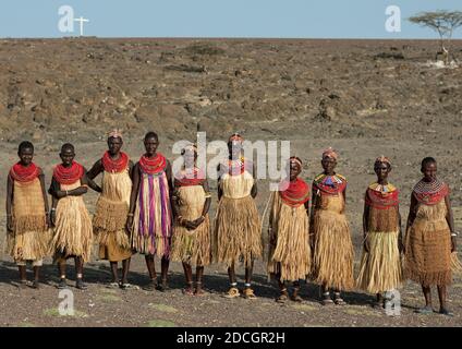 El Molo tribù donne con abbigliamento tradizionale, Rift Valley Provincia, Turkana lago, Kenya Foto Stock