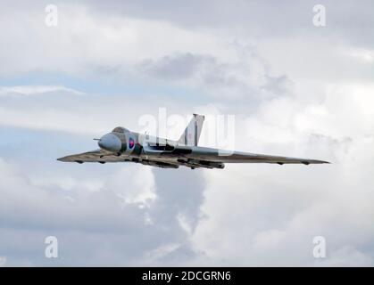 L'ex Royal Air Force Avro Vulcan B2 numero di serie XH558 Esibizione al Royal International Air Tattoo RAF Fairford il 18 ° J Foto Stock