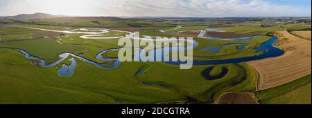 Vista aerea delle formazioni di Oxbow sul fiume Clyde, Lanarkshire meridionale, Scozia. Foto Stock