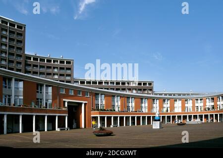 L'Aia, Paesi Bassi. Immagini tra 2013 e 2017. Stationsbuurt Urban – Renewal Housing. ‘De Croissant’, l’Aia. Dell'architetto belga Charles Foto Stock