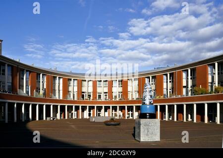 L'Aia, Paesi Bassi. Immagini tra 2013 e 2017. Stationsbuurt Urban – Renewal Housing. ‘De Croissant’, l’Aia. Dell'architetto belga Charles Foto Stock