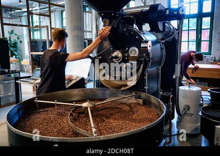 Germania / Berlino /stile caffè /torrefazione del caffè al Bonanza Romaestry Cafe di Berlino. Foto Stock