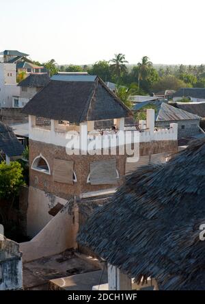 Vista ad alto angolo della città vecchia con case cittadine in pietra, Lamu County, Lamu, Kenya Foto Stock