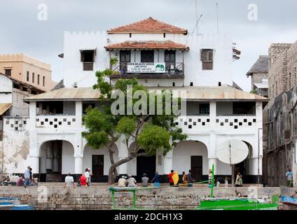 Old Town Waterfront con case cittadine in pietra, Lamu County, Lamu, Kenya Foto Stock