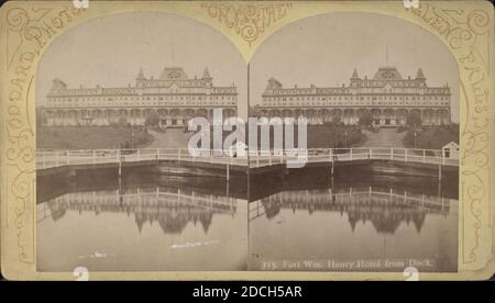 Fort Wm. Henry Hotel dal molo., New York (Stato), George, Lake (N.Y. : Lago Foto Stock