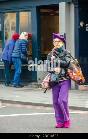 Londra, Regno Unito. 21 Nov 2020. Northcote strada occupato durante il secondo blocco coronavirus. Credit: JOHNNY ARMSTEAD/Alamy Live News Foto Stock