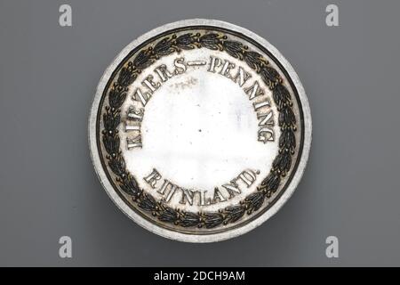 Medaglia, Anonimo, 1836, coniato, Generale: 3,9 x 0,3cm 39 x 3mm, peso: 22,6g, stemma segno, medaglia d'argento votante da Rijnland. Sull'ossetto si trova lo stemma coronato di Rijnland, costituito da un'aquila a doppia testa con uno stemma con un leone di arrampicata davanti ad essa. Sulla schiena una corona di alloro con l'iscrizione KIEZERS-PENNING RIJNLAND. La medaglia ha un bordo sagomato, 1879 Foto Stock