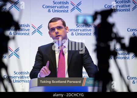 Perth, Scozia, Regno Unito. 21 Nov 2020. Nella foto: Il deputato Douglas Ross ha pronunciato un discorso di chiusura alla Conferenza del Partito conservatore e Unionista Scozzese 2020 presso la Sala dei Concerti di Perth. Credit: Colin Fisher/Alamy Live News Foto Stock