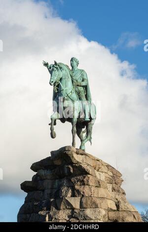 La statua del Cavallo di rame di George III segna un'estremità della Long Walk a Windsor Great Park, Berkshire, Regno Unito Foto Stock