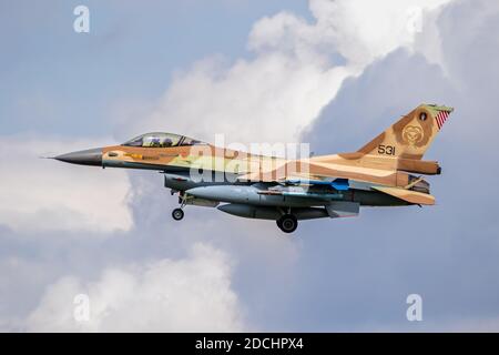 Israel Defense Force F-16 atterrando su base aerea di Norvenich. Germania - 17 agosto 2020 Foto Stock