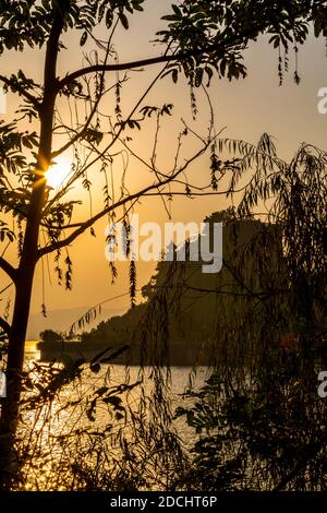 Vista della Pagoda di Shi Baozhai sul fiume Yangtze vicino a Wanzhou, Chongqing, Repubblica Popolare Cinese, Asia Foto Stock