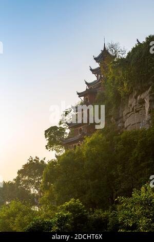 Vista della Pagoda di Shi Baozhai sul fiume Yangtze vicino a Wanzhou, Chongqing, Repubblica Popolare Cinese, Asia Foto Stock