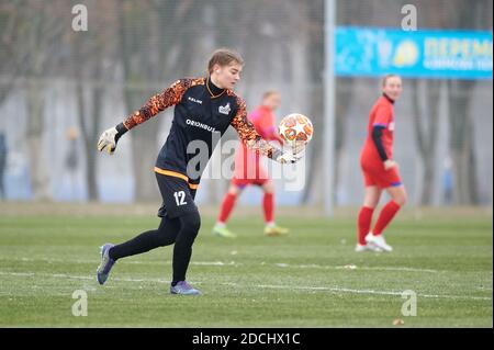 KHARKIV, UCRAINA - 20 NOVEMBRE 2020: La partita di calcio dell'Ucraina Lega Zhitlobud-1 - Nika presso il campo di sport della Metallist w Foto Stock