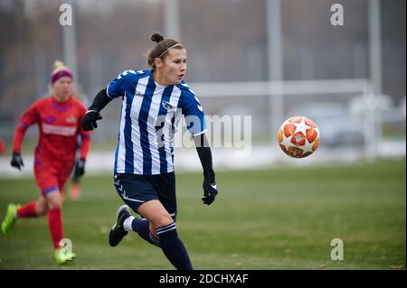 KHARKIV, UCRAINA - 20 NOVEMBRE 2020: La partita di calcio dell'Ucraina Lega Zhitlobud-1 - Nika presso il campo di sport della Metallist w Foto Stock