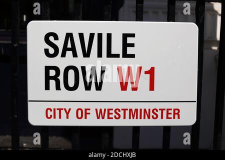 Segno di Savile Row nella strada più famosa del mondo a Londra. Foto Stock