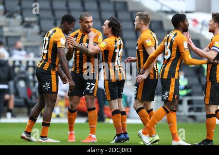 MILTON KEYNES, INGHILTERRA. 21 NOVEMBRE. Josh Magennis festeggia dopo aver segnato Hull City, per prendere il vantaggio di renderlo 1 - 0 contro Milton Keynes Dons, durante la partita Sky Bet League uno tra MK Dons e Hull City allo Stadium MK, Milton Keynes sabato 21 novembre 2020. (Credit: John Cripps | MI News) Credit: MI News & Sport /Alamy Live News Foto Stock