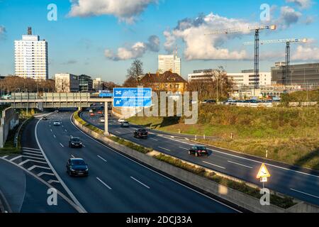 Skyline del centro di Duisburg, presso la stazione centrale, autostrada A59, Duisburg, NRW, Germania, Foto Stock