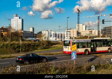 Skyline del centro di Duisburg, presso la stazione ferroviaria centrale, Duisburg, NRW, Germania, Foto Stock