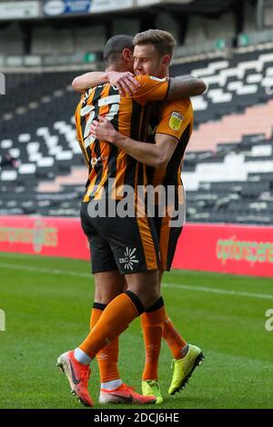 MILTON KEYNES, INGHILTERRA. 21 NOVEMBRE. Josh Magennis festeggia dopo aver segnato Hull City, per prendere il vantaggio di rendere 2 - 1 contro Milton Keynes Dons, durante la partita Sky Bet League uno tra MK Dons e Hull City allo Stadium MK, Milton Keynes sabato 21 novembre 2020. (Credit: John Cripps | MI News) Credit: MI News & Sport /Alamy Live News Foto Stock