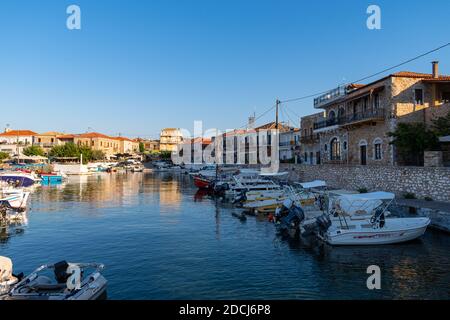 Mani, Grecia - Agosto 11 2020: Agios Nikolaos villaggio vicino Kardamyli, Peloponneso Foto Stock