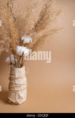 Bouquet di pampas erba e fiori di cotone su Foto Stock