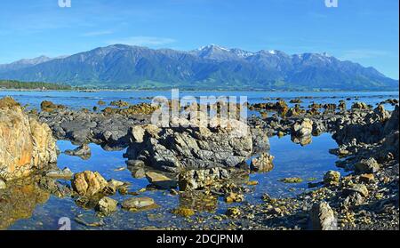 Costa di Kaikoura, Montagne e piscine di roccia, Nuova Zelanda Foto Stock