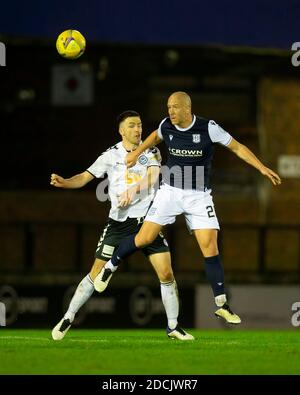 Ayr, Scozia, Regno Unito. 21 Nov 2020. ; Somerset Park, Ayr, South Ayrshire, Scozia; Scottish Championship Football, Ayr United contro Dundee FC; Charlie Adam di Dundee testa chiaro da Michael Miller di Ayr United Credit: Action Plus Sports Images/Alamy Live News Foto Stock